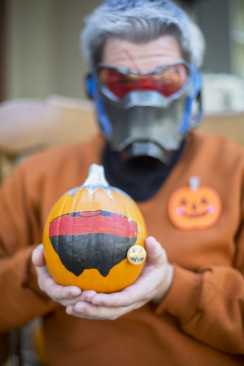 Illustration for article titled Soldier 76 Makes It A Very Dad Halloween